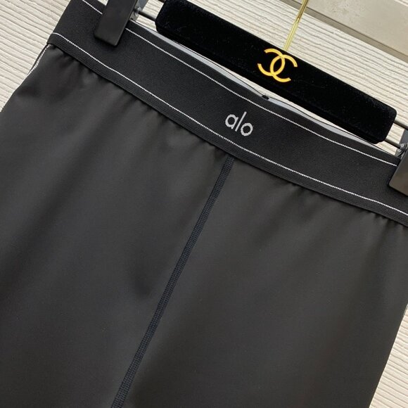 ALO Yago sports set includes top and leggings Sz M - Picture 6 of 8